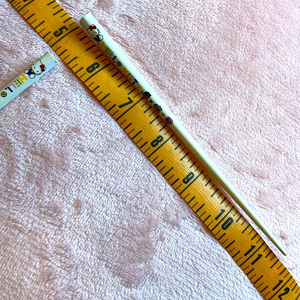 Hello Kitty Hair Sticks 😻🥢 - Picture 2 of 6